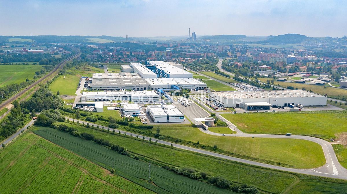 Pronájem skladového prostoru 2293 m²