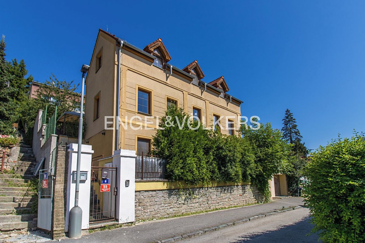 Prodej rodinného domu 278 m², pozemek 440 m²