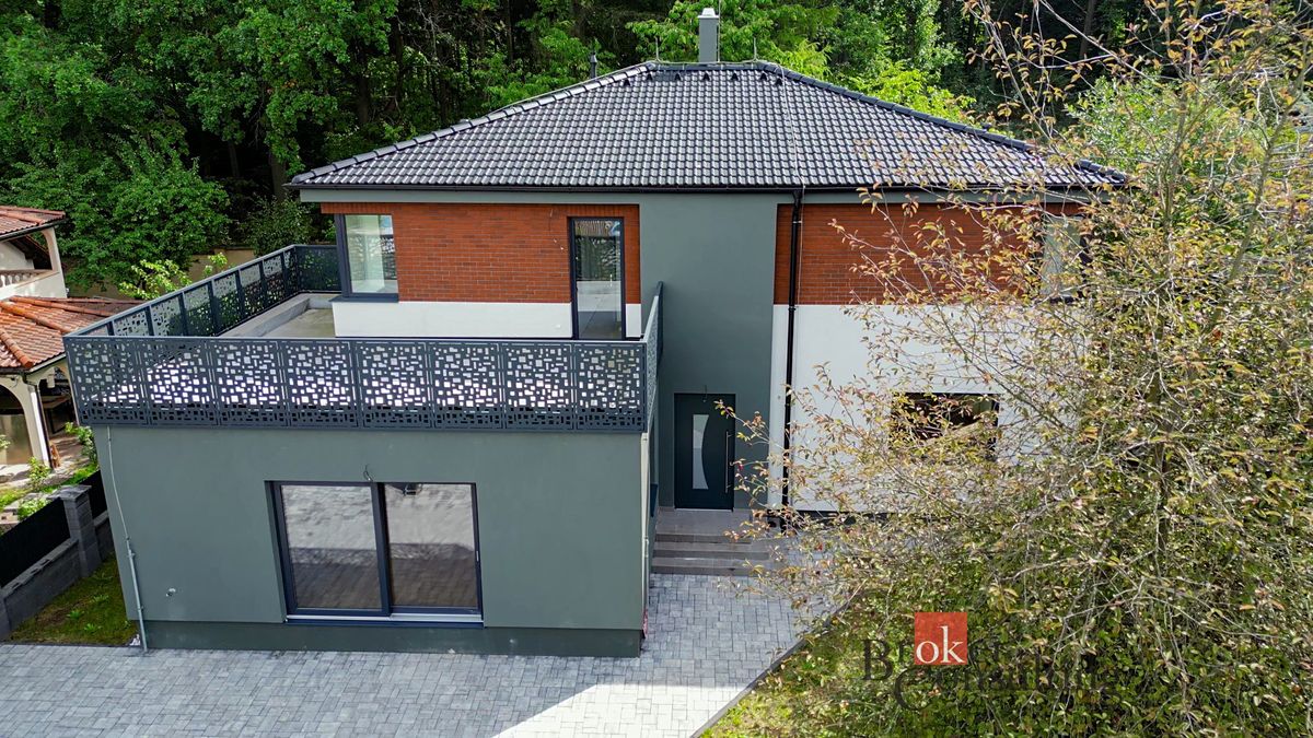 Prodej vily 316 m², pozemek 701 m² – fotografie 2