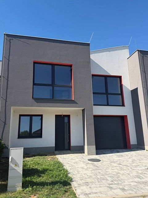 Prodej rodinného domu 182 m², pozemek 460 m² – fotografie 3