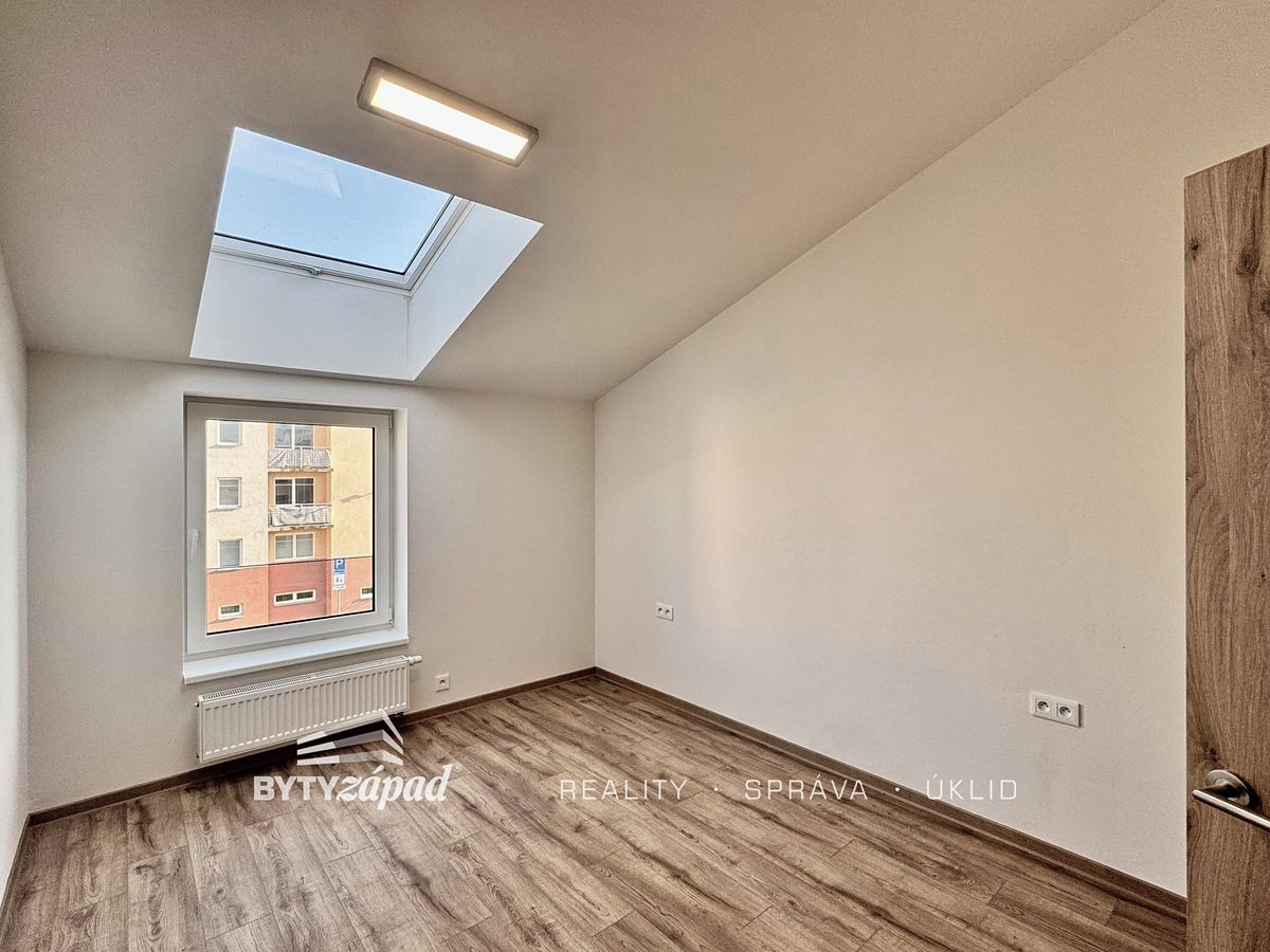 Pronájem bytu 2+kk 48 m² – fotografie 3
