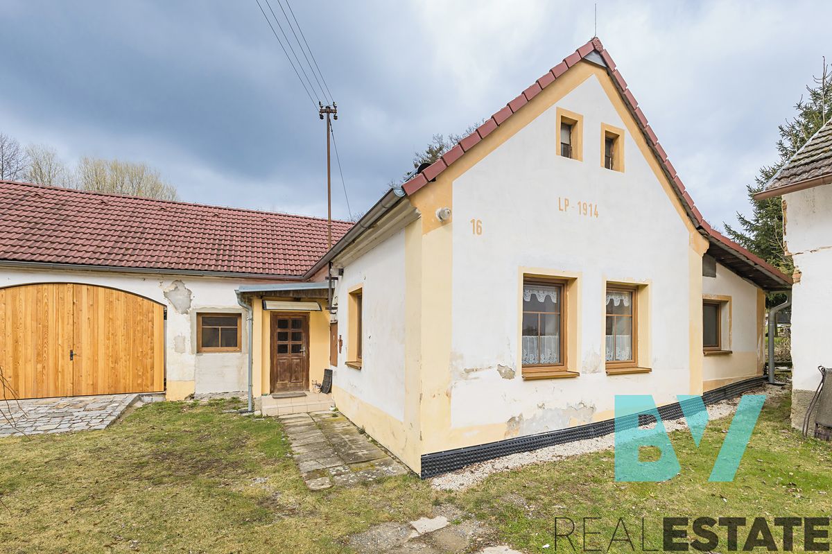 Prodej rodinného domu 104 m², pozemek 1893 m²