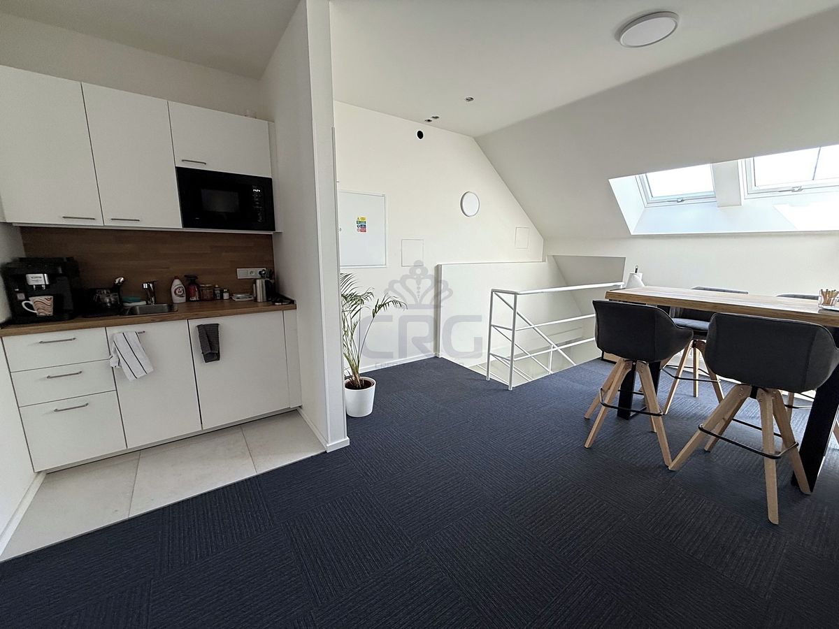 Pronájem kanceláře 181 m² – fotografie 2