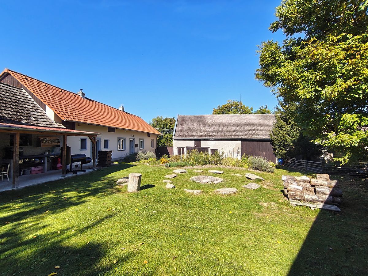 Prodej rodinného domu 557 m², pozemek 1647 m² – fotografie 2