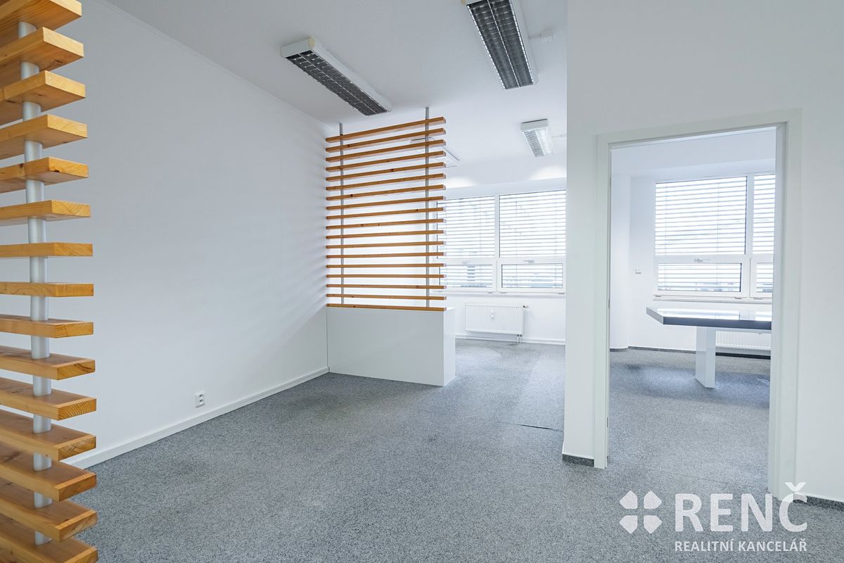 Prodej kanceláře 70 m² – fotografie 2