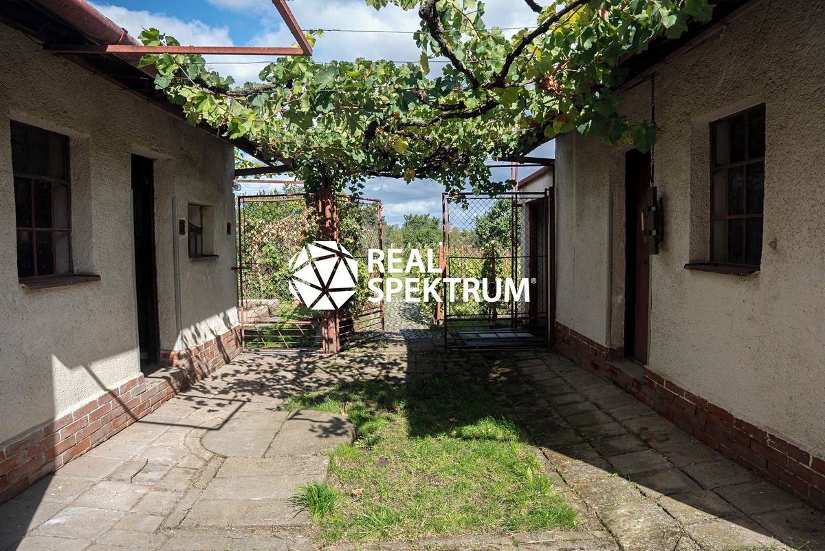 Prodej rodinného domu 208 m², pozemek 2045 m² – fotografie 3