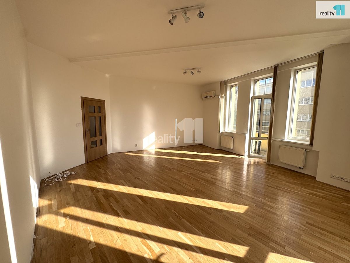Pronájem bytu 2+kk 85 m² – fotografie 3