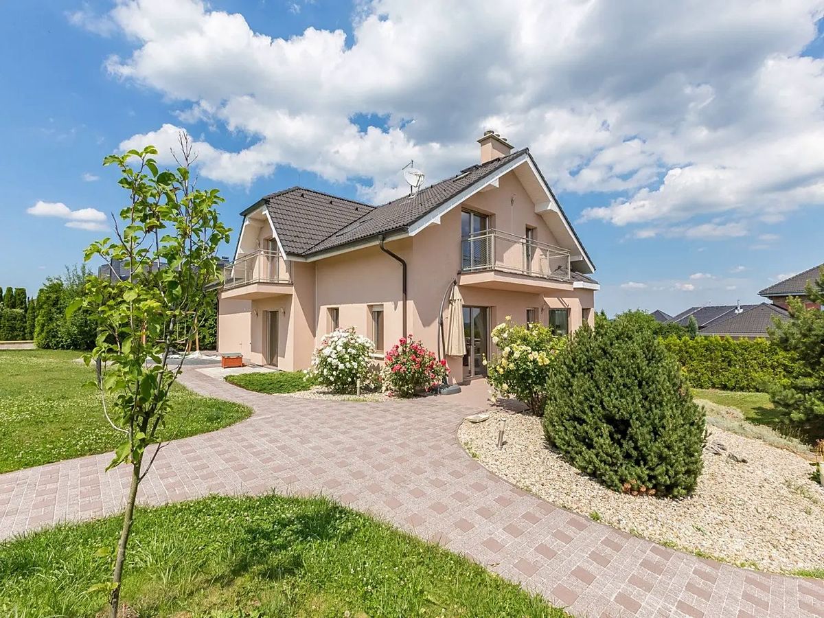 Pronájem rodinného domu 450 m², pozemek 2000 m² – fotografie 3
