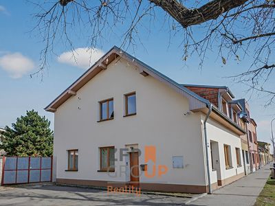 Prodej rodinného domu 202 m², pozemek 906 m²