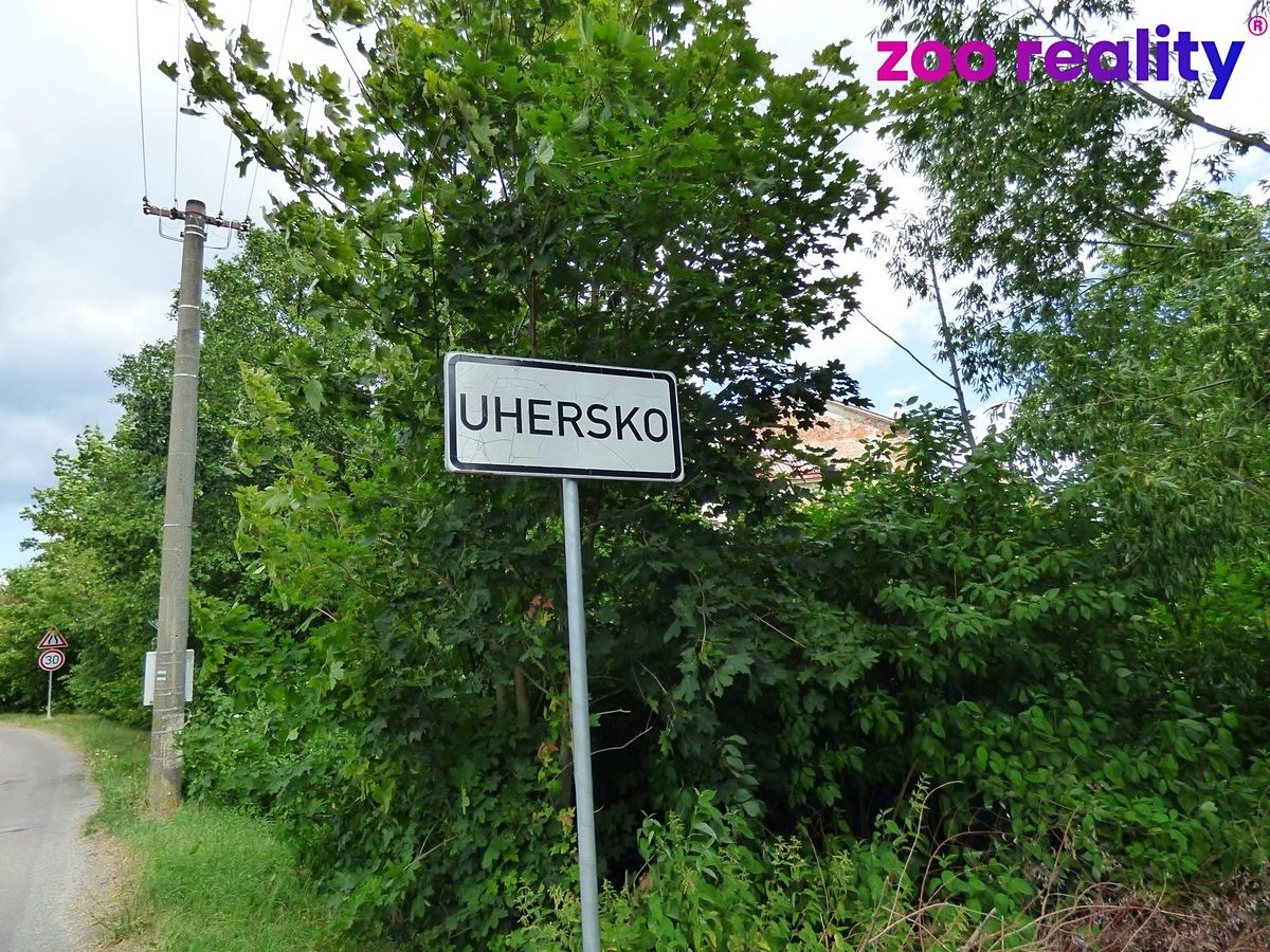 Prodej stavebního pozemku 826 m² – fotografie 2