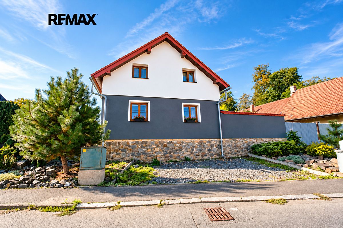 Prodej rodinného domu 253 m², pozemek 993 m²