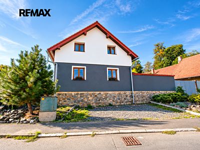 Prodej rodinného domu 253 m², pozemek 993 m²