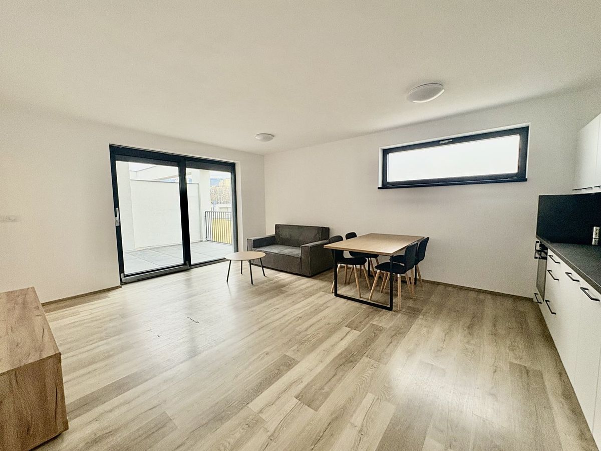 Pronájem bytu 4+kk 96 m² – fotografie 3