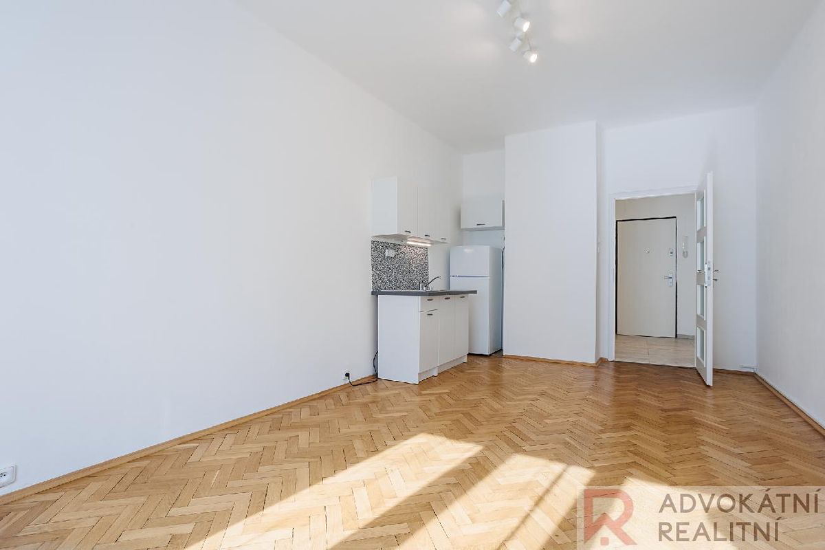 Pronájem bytu 1+kk 26 m² – fotografie 3