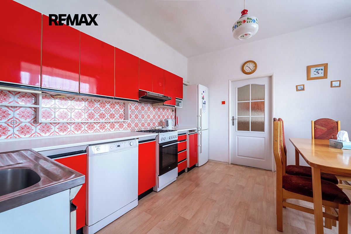 Prodej rodinného domu 221 m², pozemek 1183 m² – fotografie 5