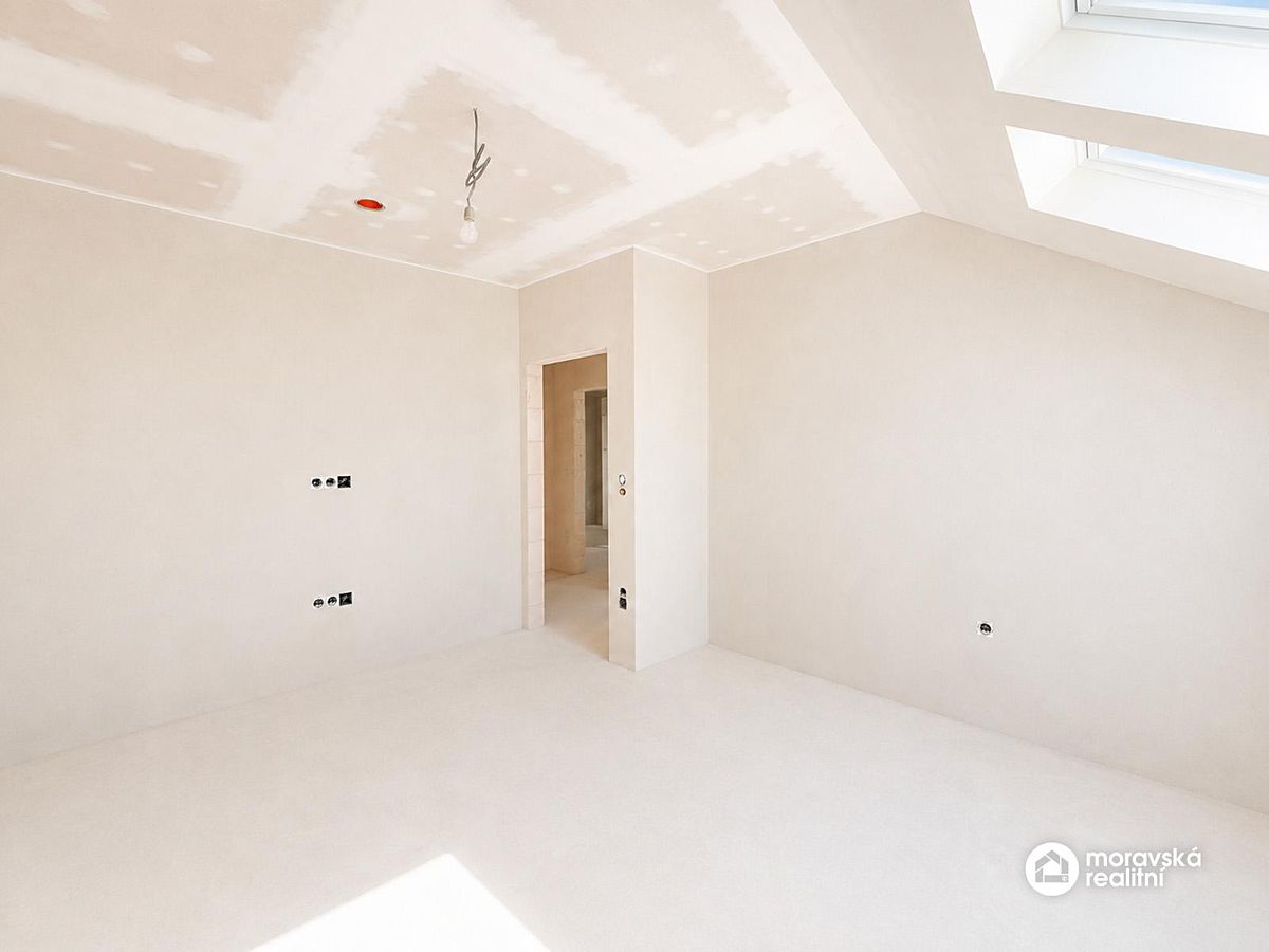 Prodej rodinného domu 171 m², pozemek 555 m² – fotografie 5
