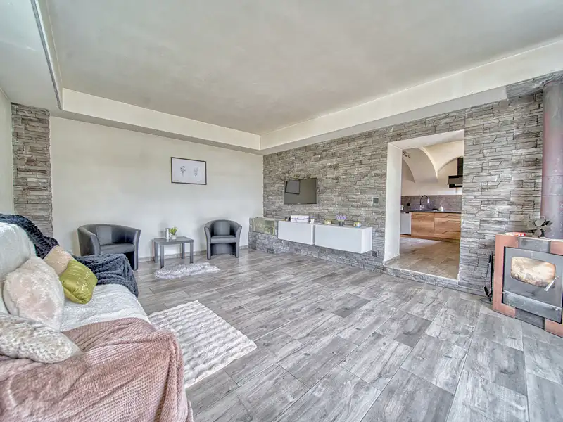 Prodej rodinného domu 220 m², pozemek 602 m², Jaroměř – náhled fotky 2