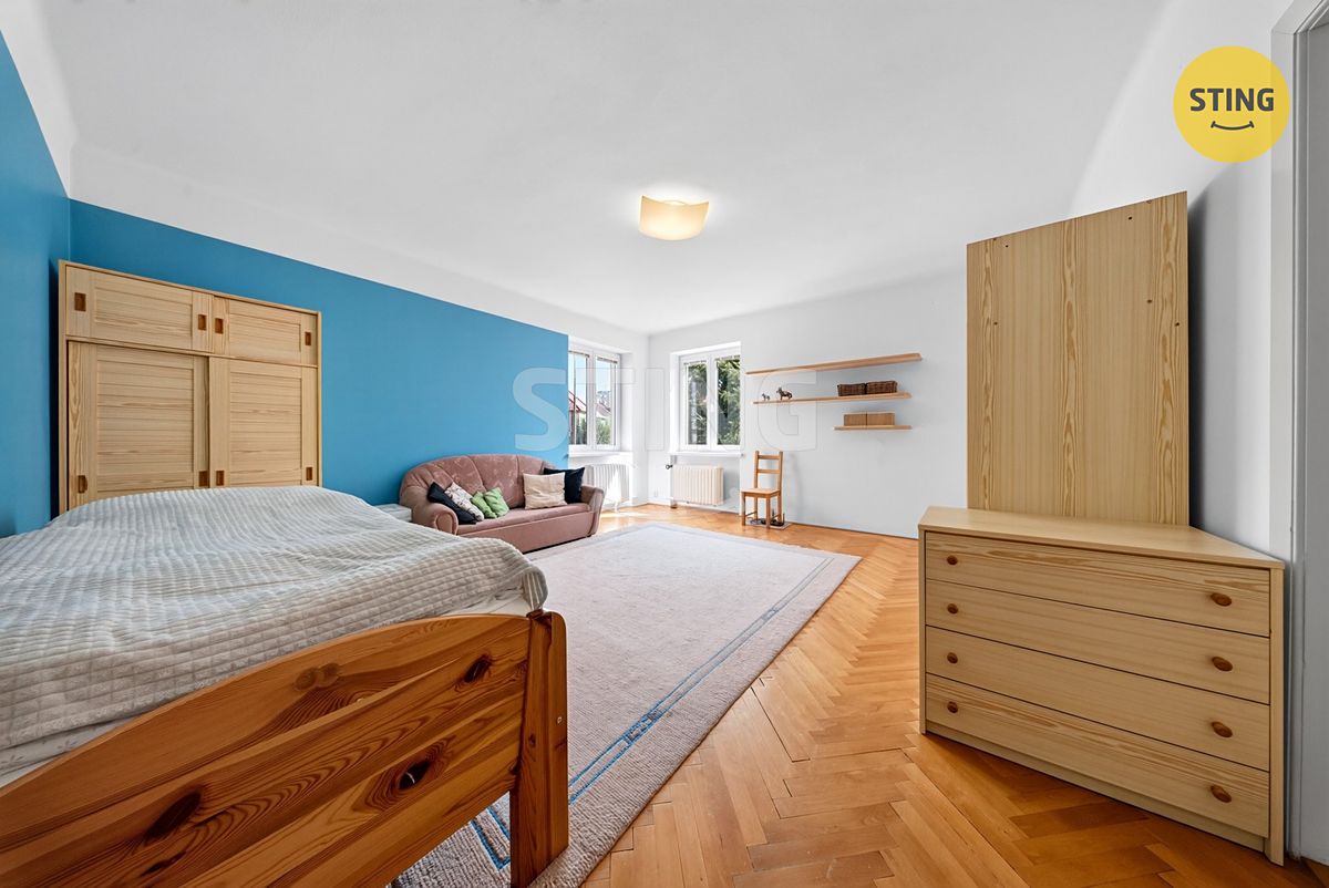 Prodej rodinného domu 224 m², pozemek 860 m² – fotografie 5