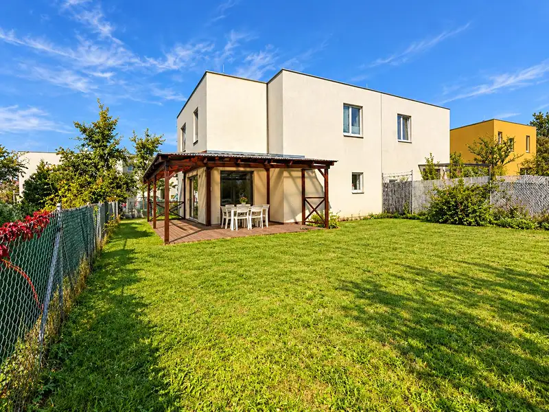 Pronájem rodinného domu 115 m², pozemek 296 m², Praha – náhled fotky 1