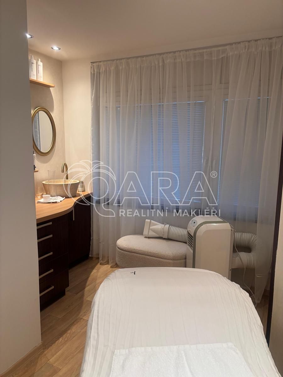 Prodej obchodního prostoru 22 m² – fotografie 4