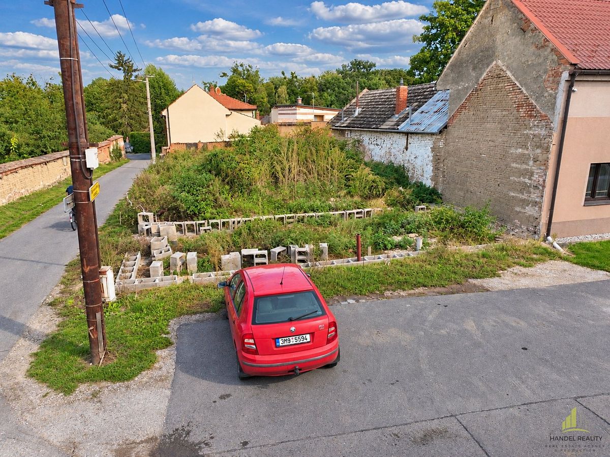 Prodej stavebního pozemku 379 m² – fotografie 2