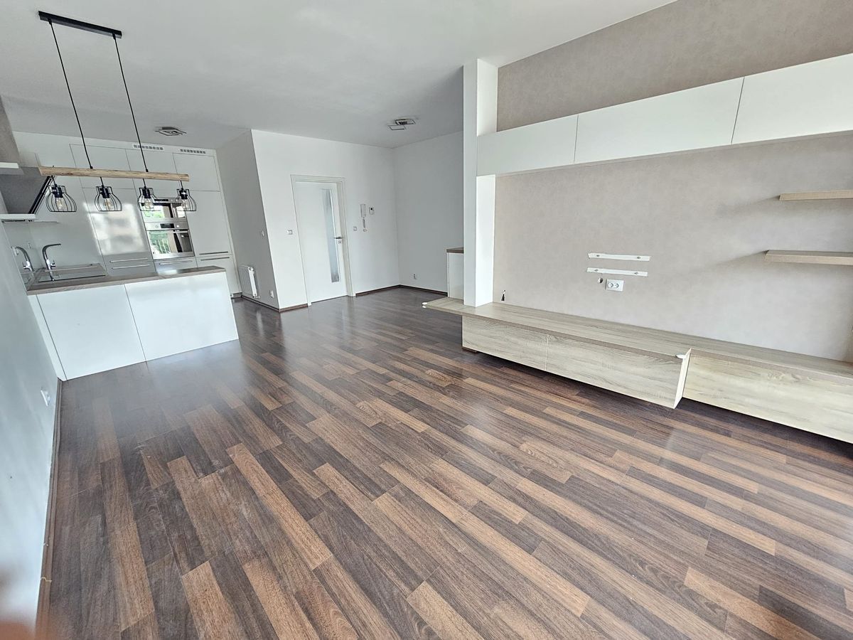 Pronájem bytu 2+kk 59 m² – fotografie 2