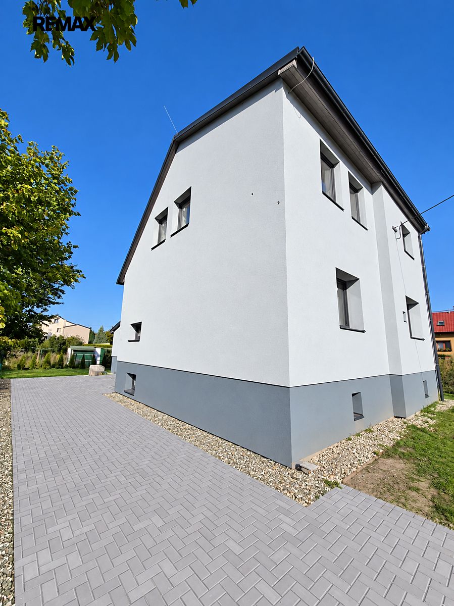 Prodej rodinného domu 221 m², pozemek 496 m² – fotografie 2