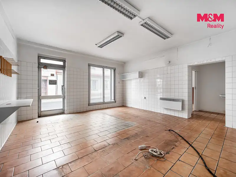 Prodej rodinného domu 214 m², pozemek 144 m², Svratka – náhled fotky 3