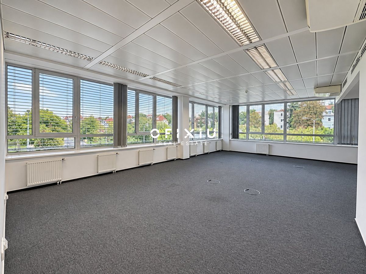 Pronájem kanceláře 281 m²