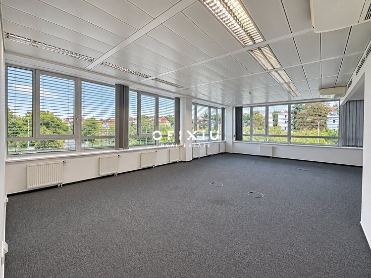 Pronájem komerčního prostoru, 281 m² (1 z 18)