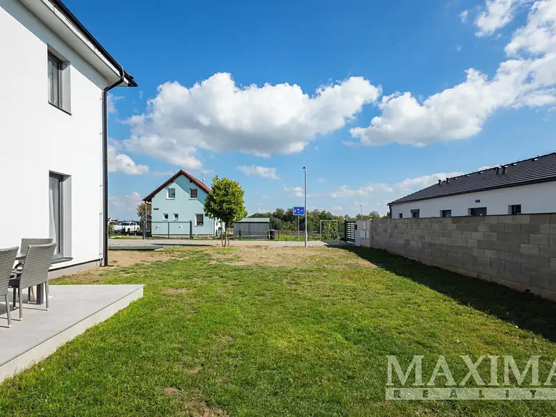 Prodej rodinného domu 198 m², pozemek 569 m², Zlonín – náhled fotky 2