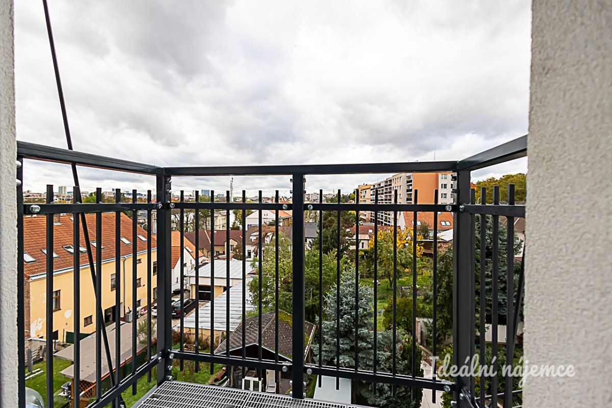 Pronájem bytu 1+kk 29 m² – fotografie 2