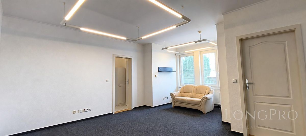 Pronájem kanceláře 75 m² – fotografie 2