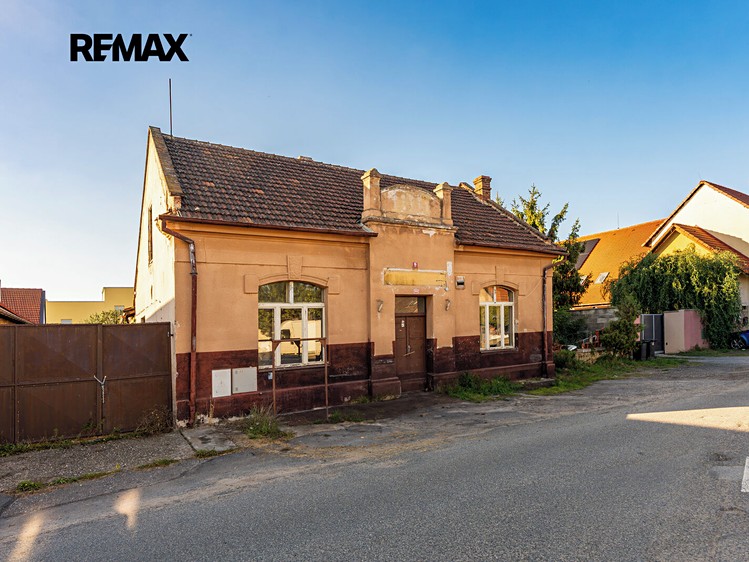 Haus zum Kauf, 350 m² (1 von 5)