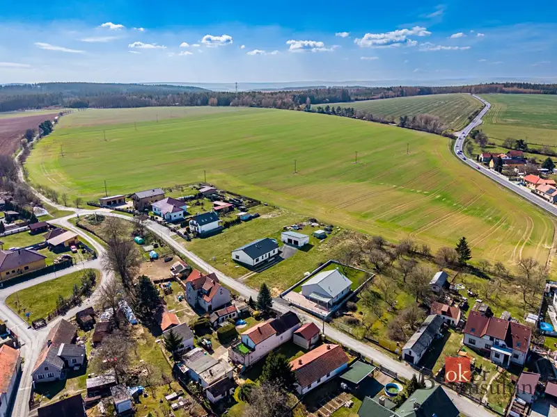 Prodej stavebního pozemku 787 m², Výrov – náhled fotky 1