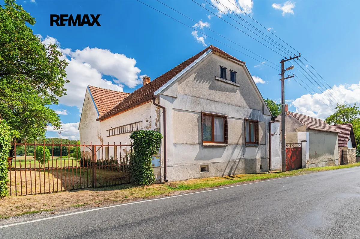 Prodej rodinného domu 93 m², pozemek 3355 m²