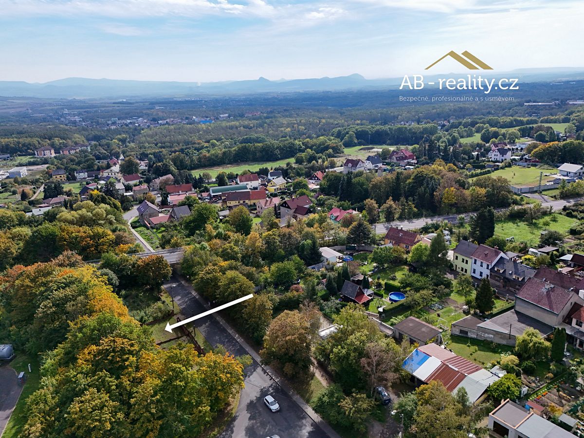 Prodej stavebního pozemku 1305 m² – fotografie 3
