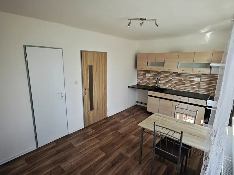 Pronájem bytu 2+1 64 m², Hlohová – náhled fotky 2