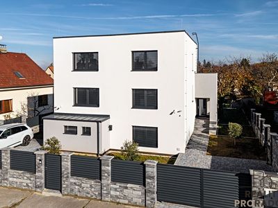 Prodej vily 229 m², pozemek 766 m²