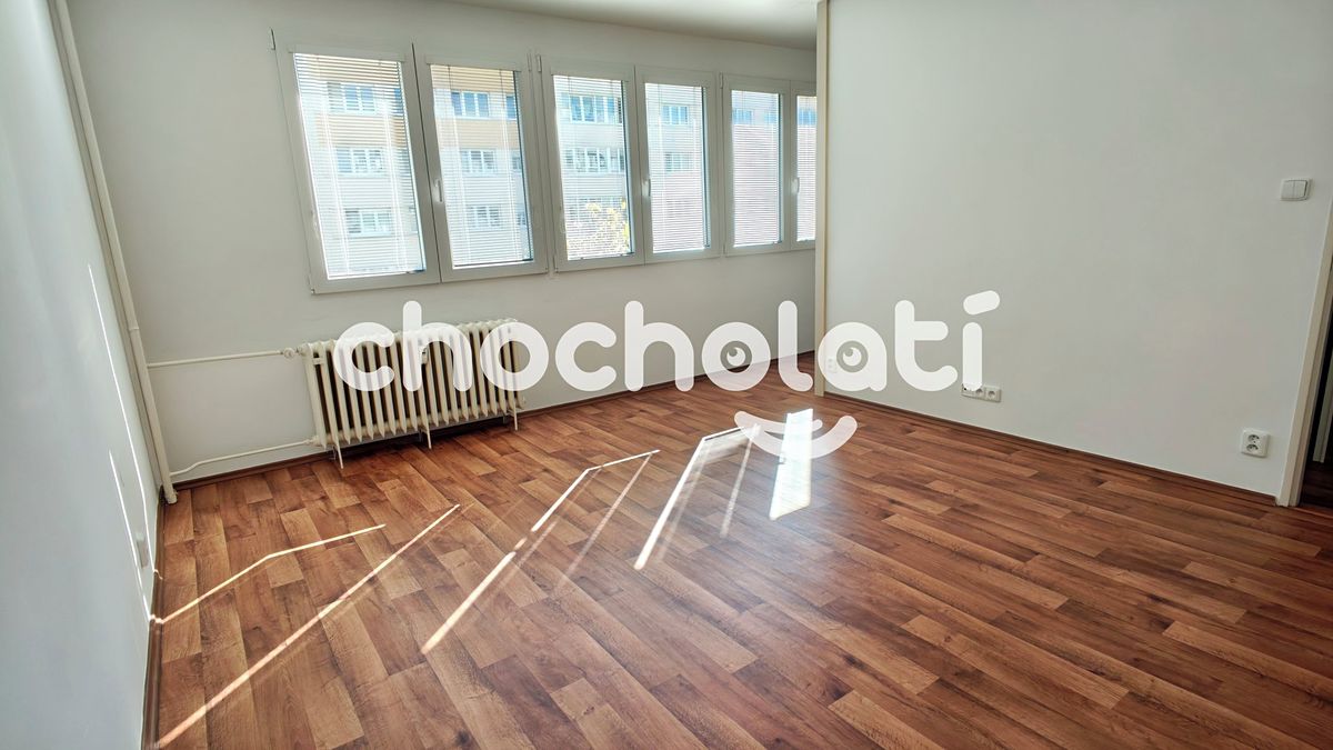 Pronájem bytu 1+kk 28 m² – fotografie 2
