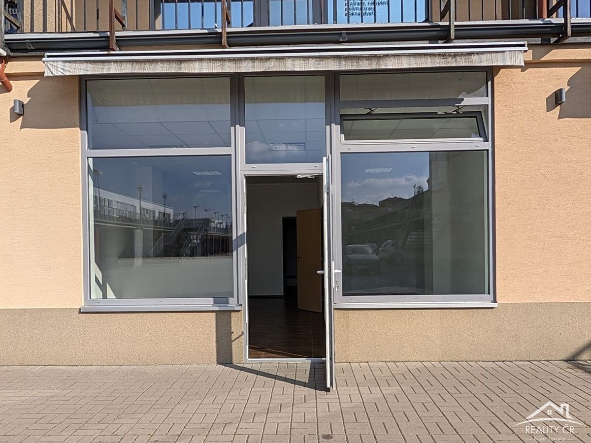 Pronájem obchodního prostoru 47 m² – fotografie 2