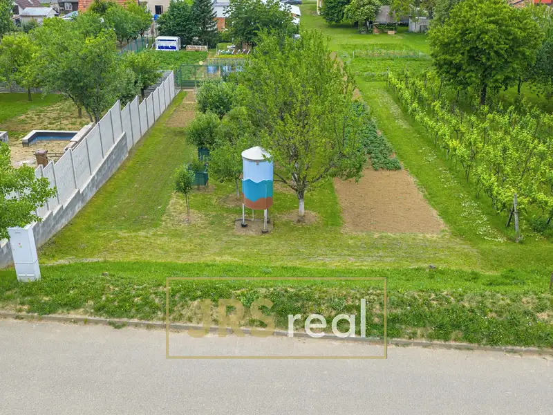 Prodej stavebního pozemku 399 m², Moravany – náhled fotky 1