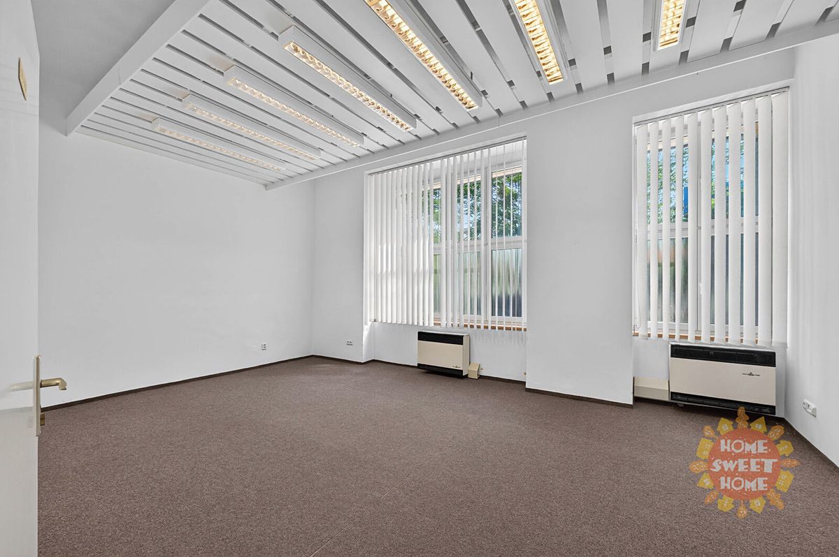 Pronájem kanceláře 82 m², Praha – fotka 1 z 3
