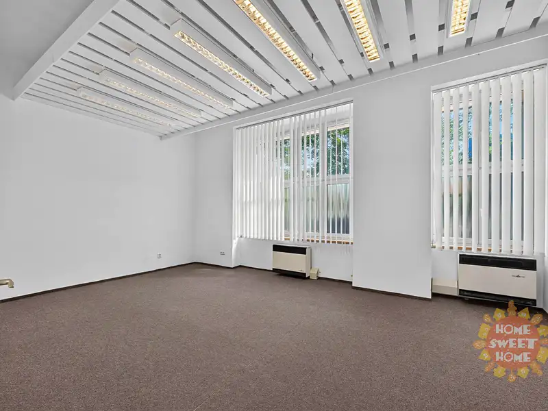 Pronájem kanceláře 82 m², Praha – náhled fotky 1
