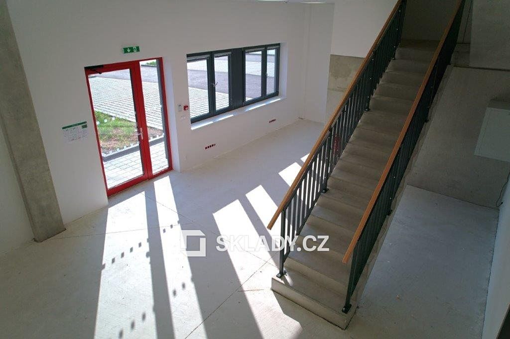 Pronájem skladového prostoru 1000 m² – fotografie 4