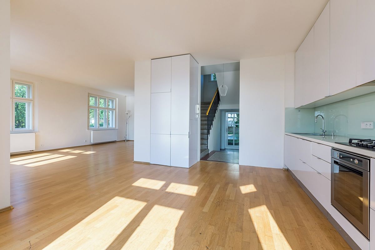 Prodej rodinného domu 185 m², pozemek 790 m² – fotografie 4