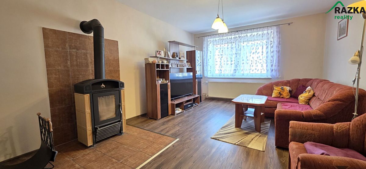 Prodej rodinného domu 190 m², pozemek 1076 m² – fotografie 4