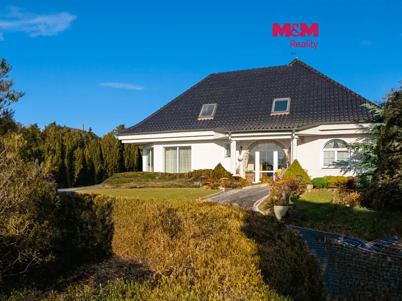 Prodej rodinného domu 280 m², pozemek 3523 m², Třebestovice – náhled fotky 1