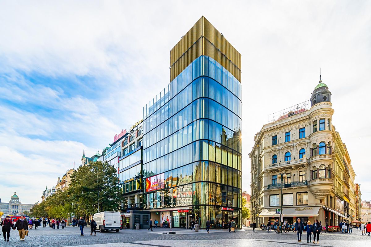 Pronájem kanceláře 353 m²