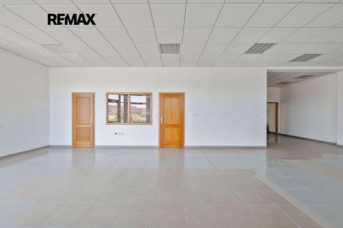Pronájem obchodního prostoru 169 m² – fotografie 4